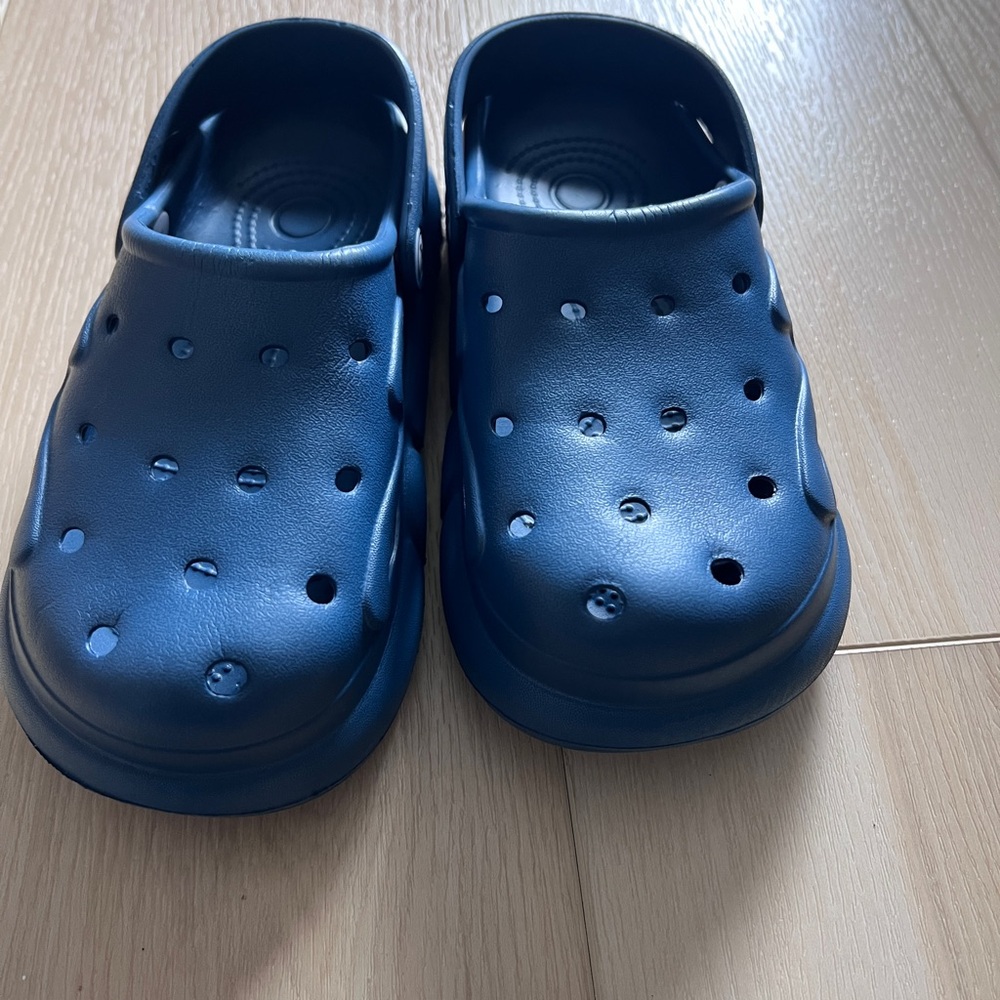 Kids Blue Slip-On Clog - size 32-33cm (kids size 1-2). Lightweight Comfort